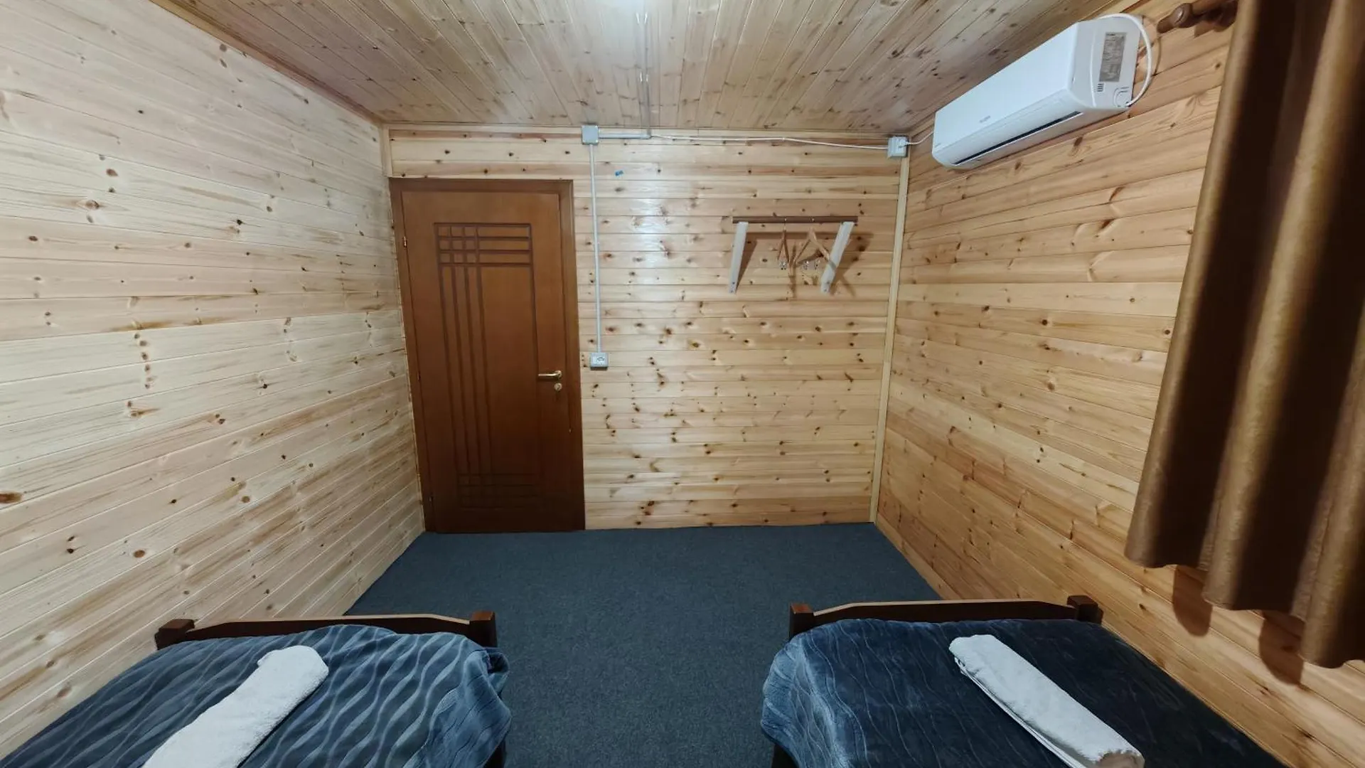 Hostel Riverside Komani Lake Albánia