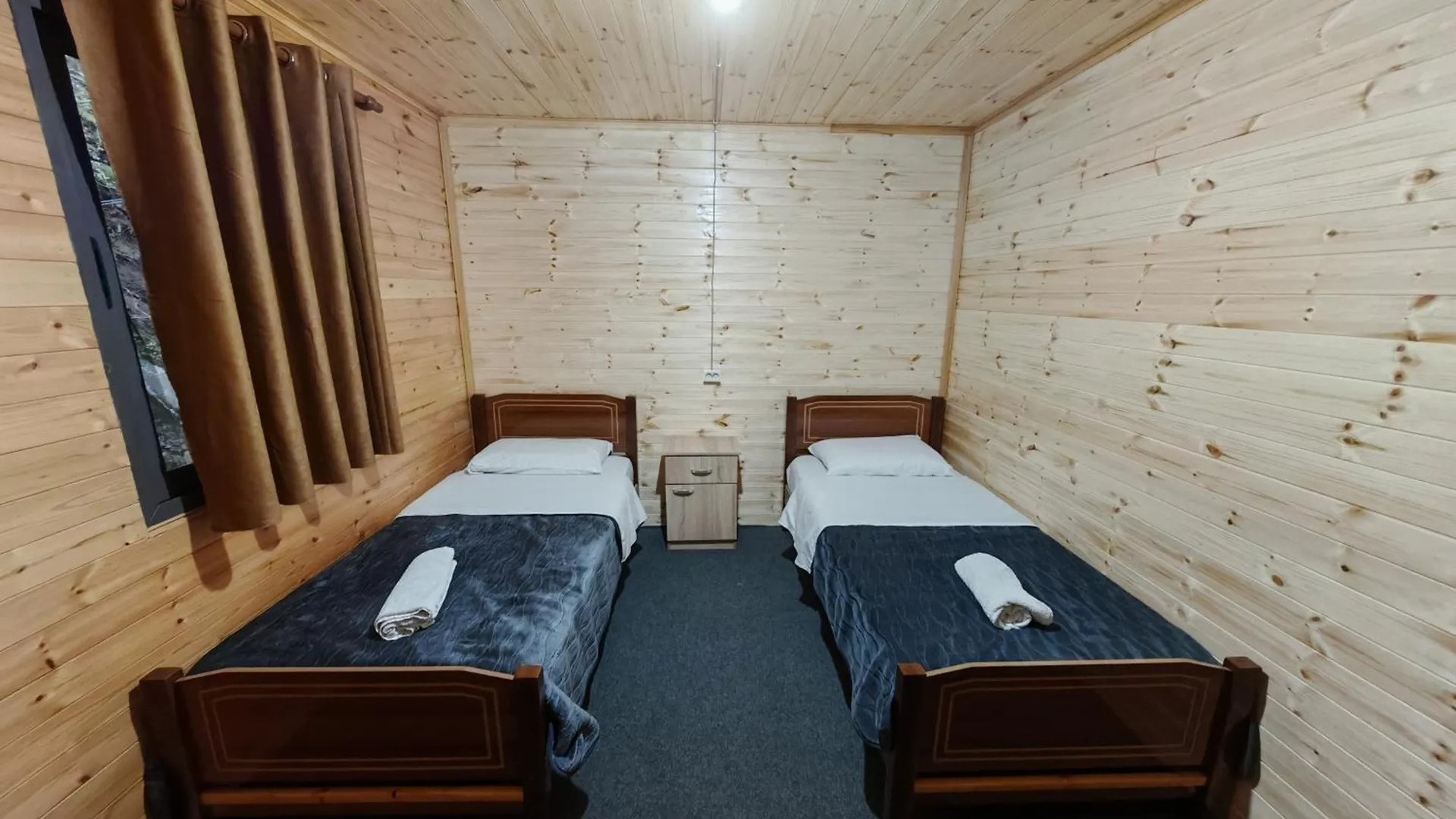 Hostel Riverside Komani Lake