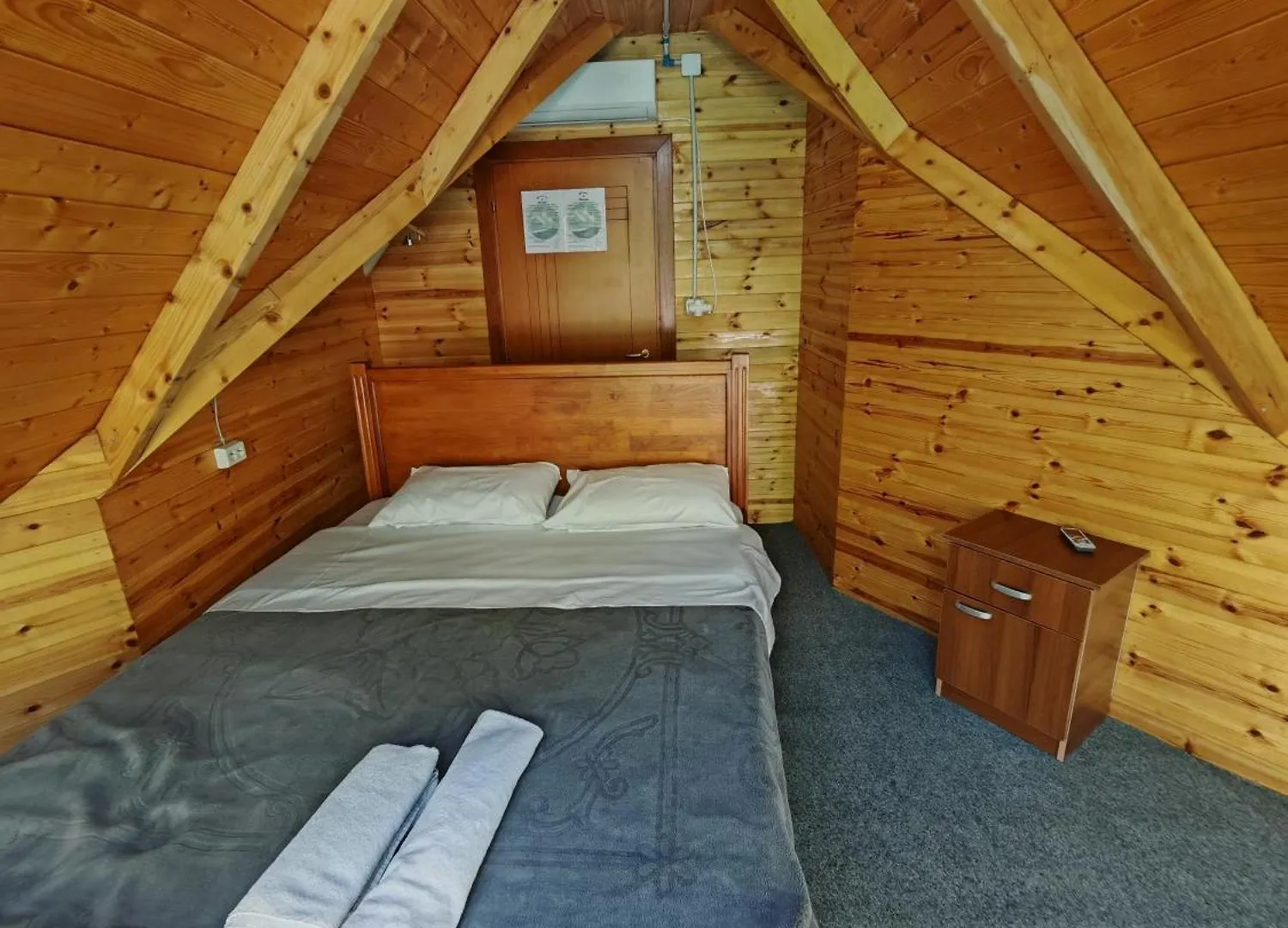 Riverside Komani Lake Hostel