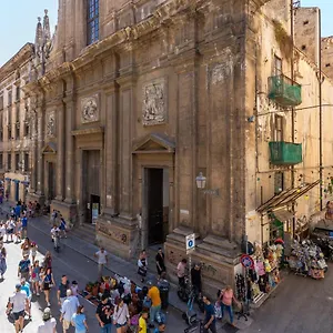 https://four-luxury-apartment.sicilyhotelsitaly.net
