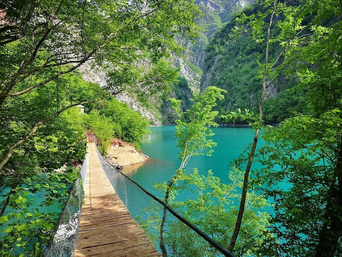 Riverside Komani Lake 0*, Koman