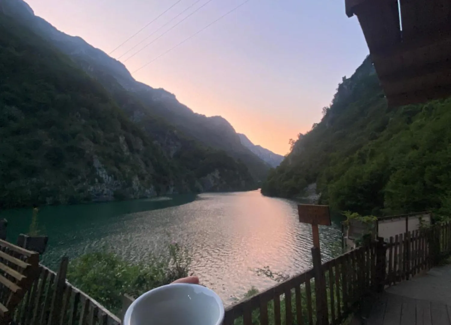 Hostel Riverside Komani Lake