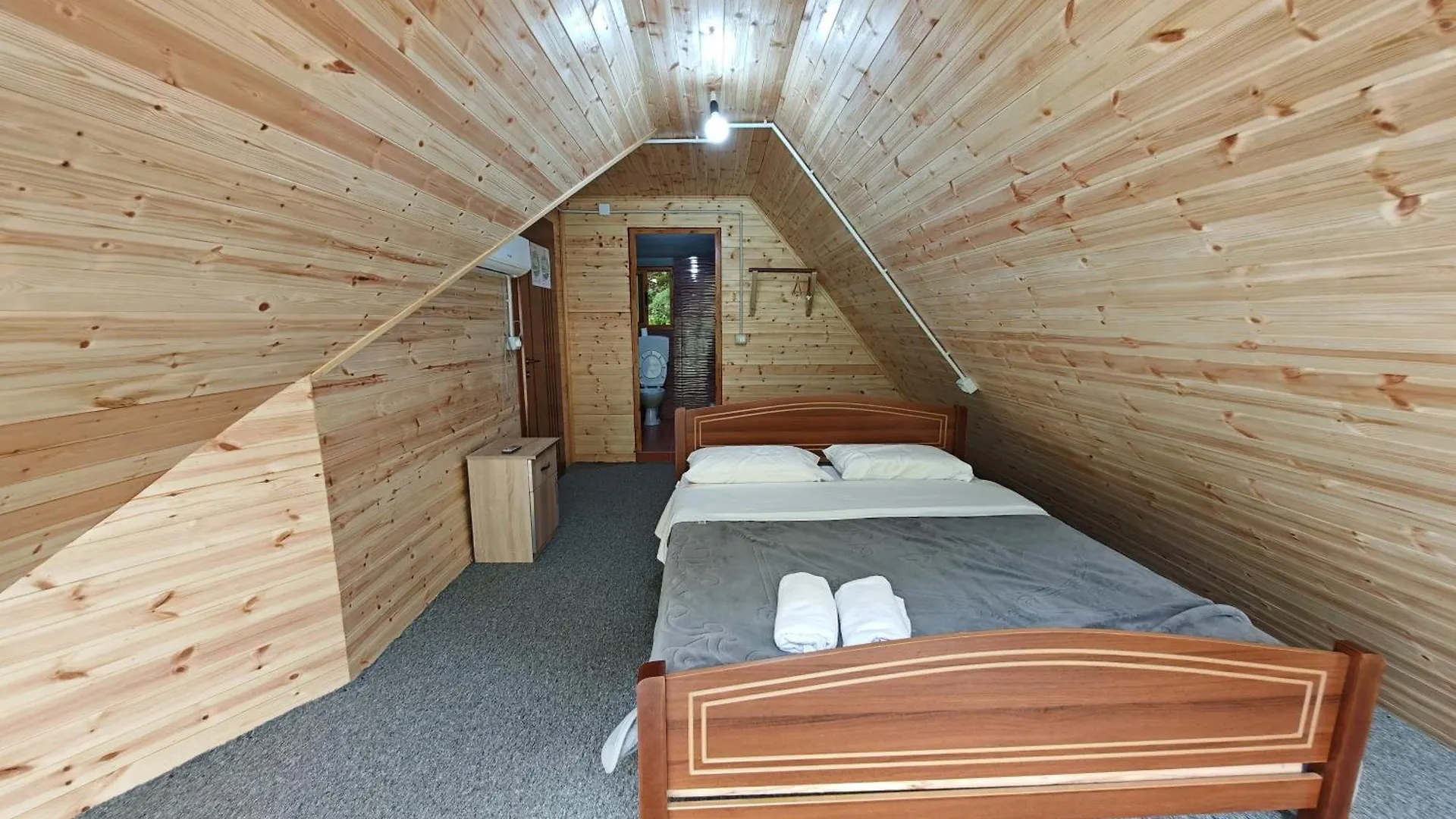 Hostel Riverside Komani Lake
