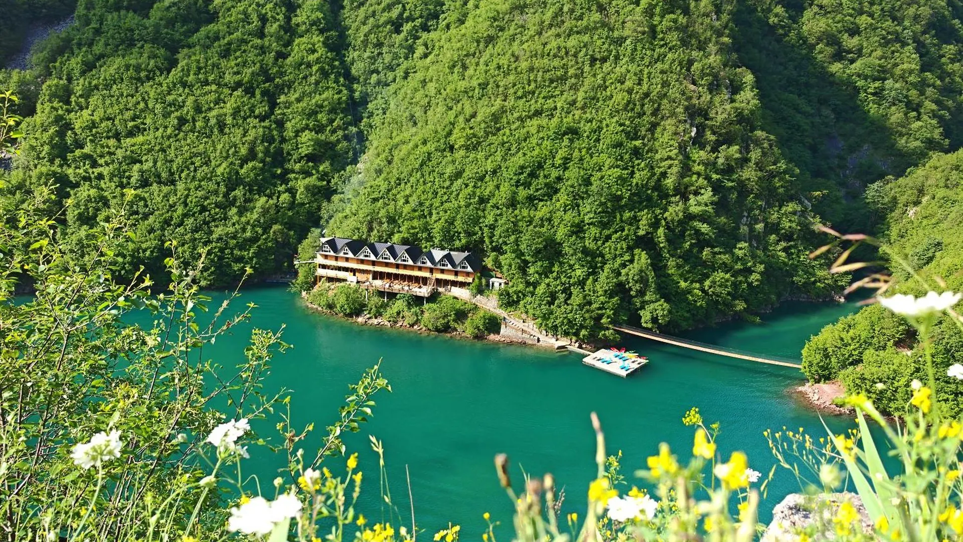 Riverside Komani Lake Hostel